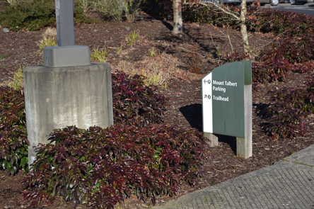 Sunnyside Road parking and trailhead sign Sunnyside Road parking and trailhead sign